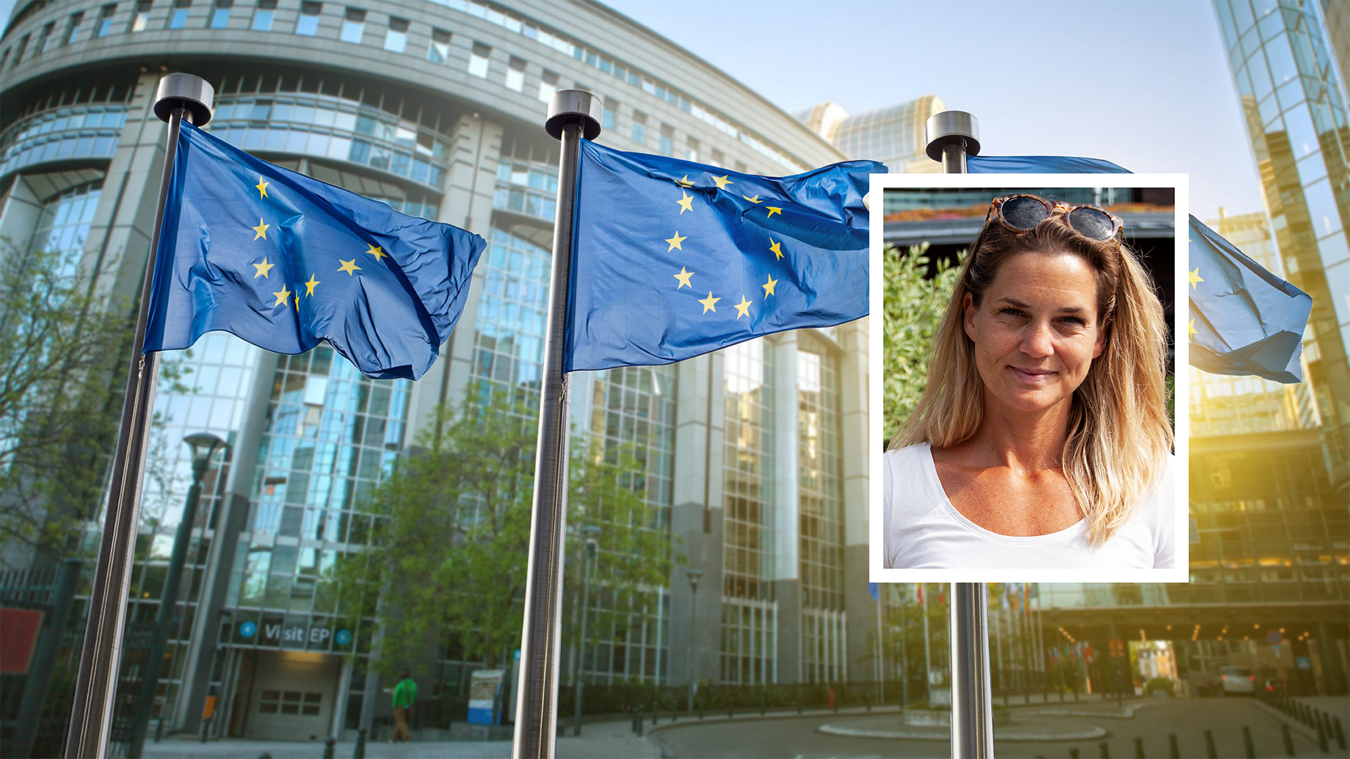 Rebecka Jakobbson och Malin Forsgren framför EU-kommissionens byggnad 